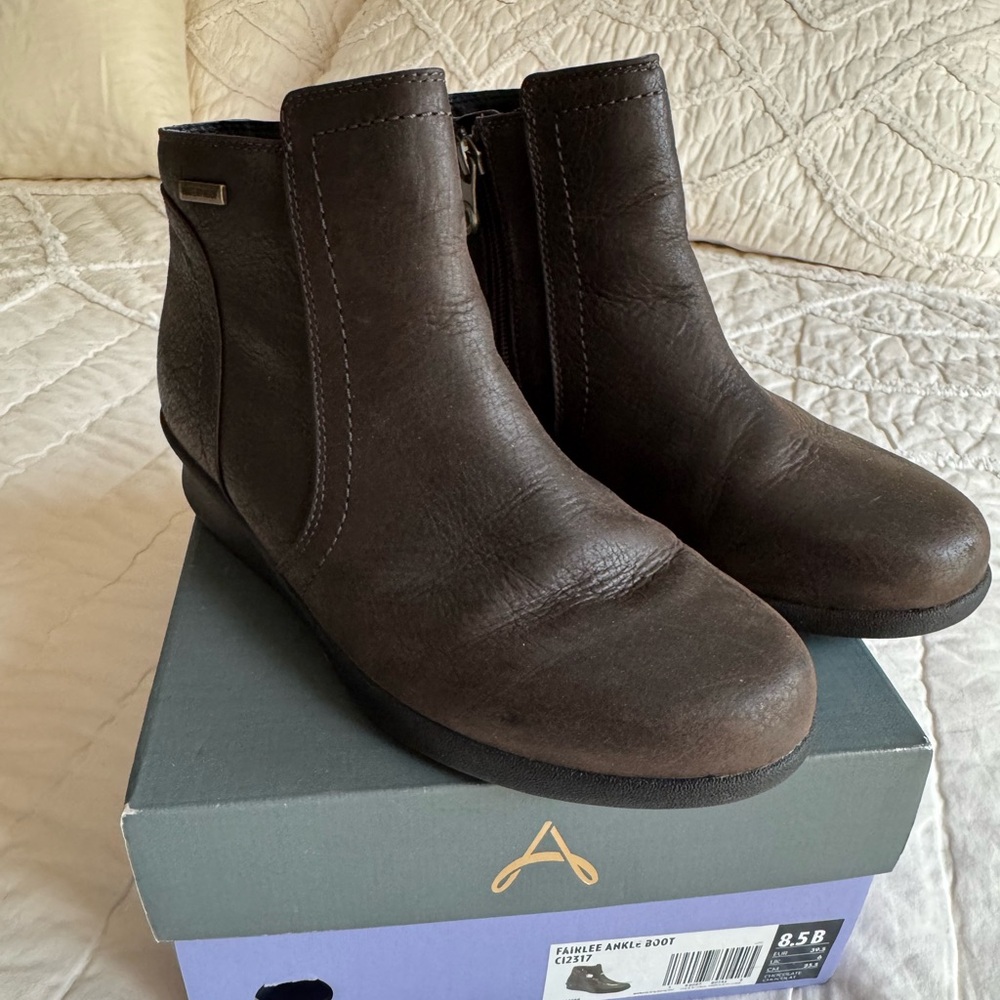 Aravon Fairlee ankle boot -chocolate, 8.5 B